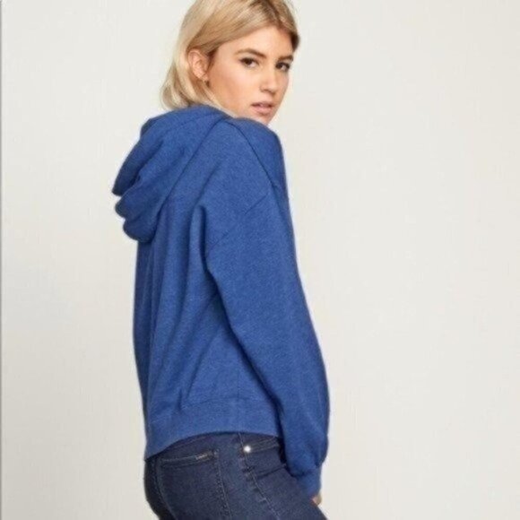 New! Volcom Blue Heart Wave Hoodie - Picture 2 of 6